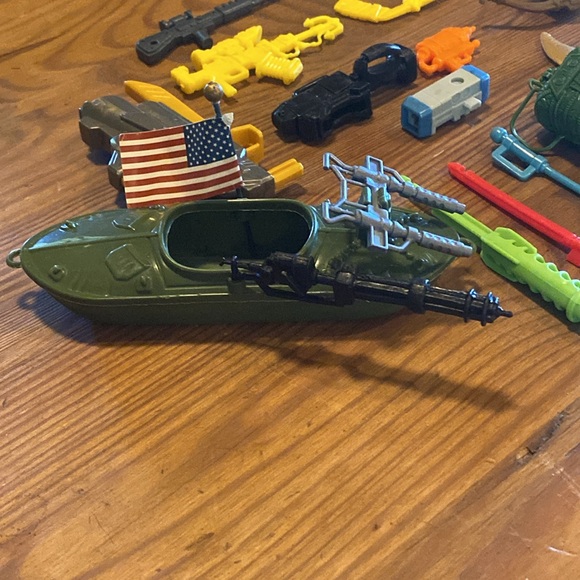 Random OG lot of action figure weapons and accessories. - Picture 3 of 8